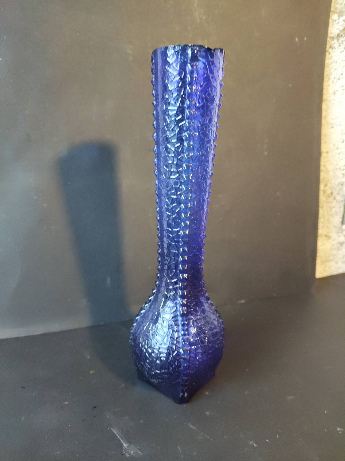 Vintage cobalt blue glass vase with foliage decoration – 20 cm