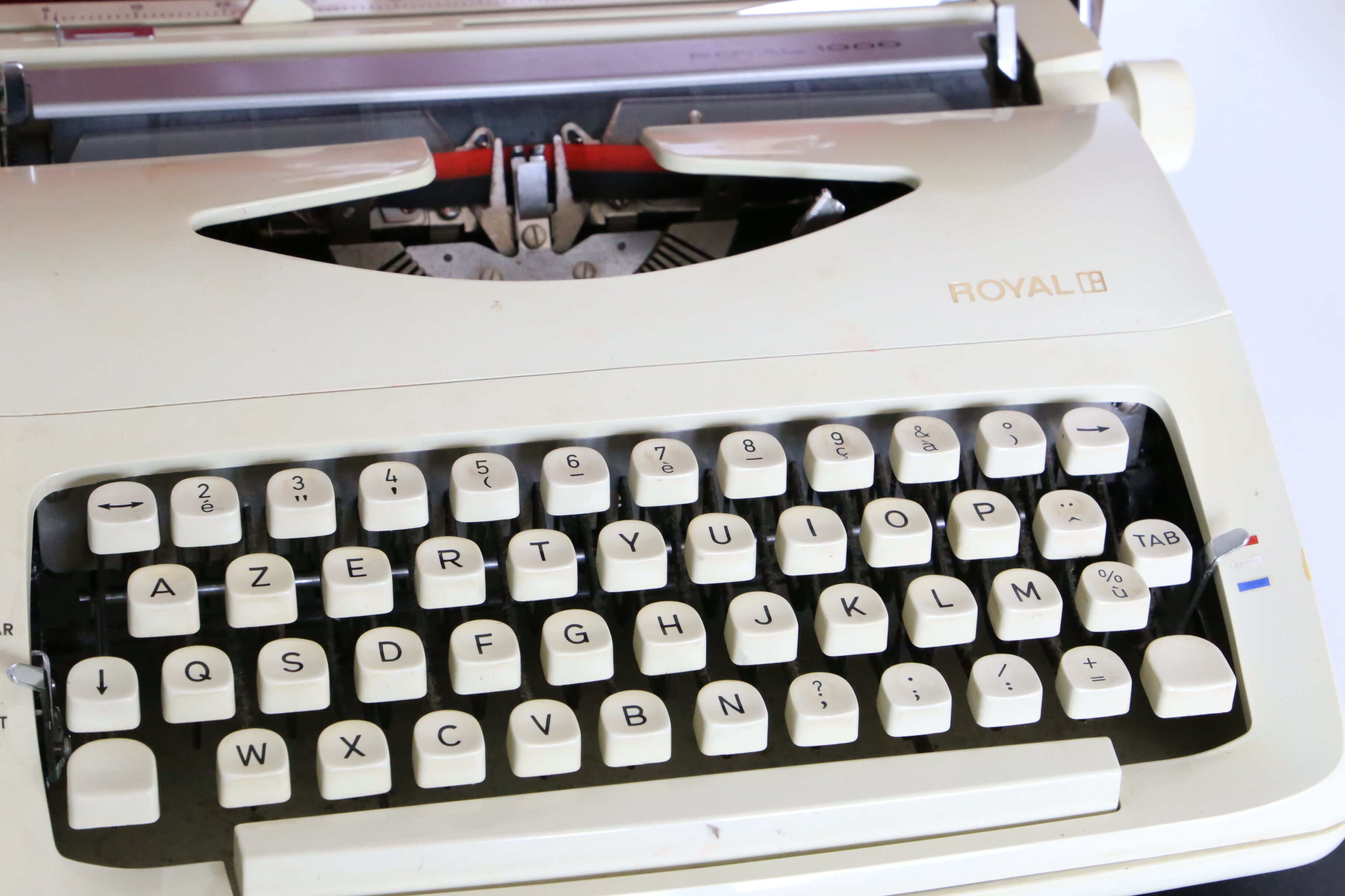 Royal 1000 portable typewriter