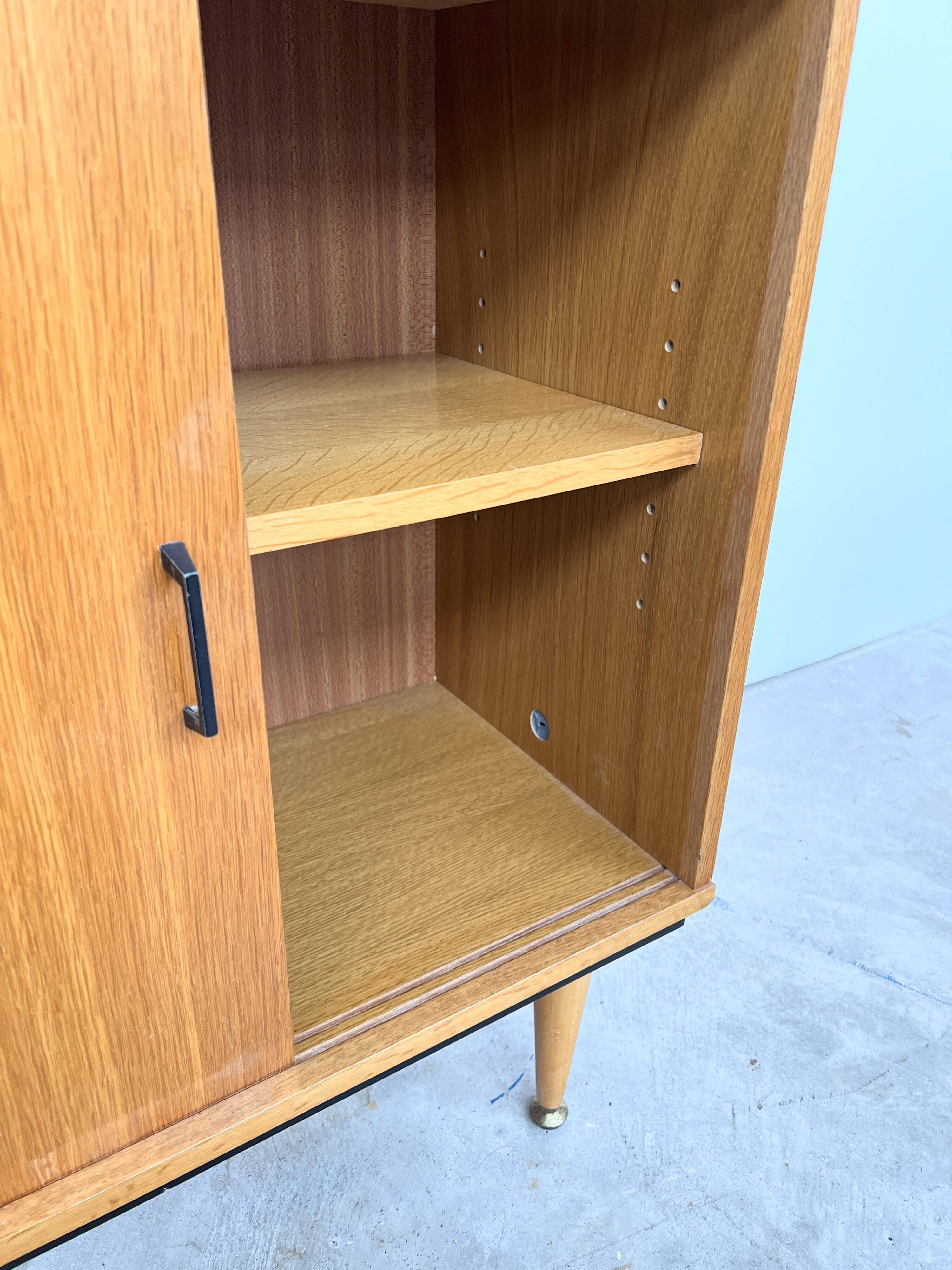 Bibliothèque vitrine modulable vintage – bois blond & verre fumé (189 cm)