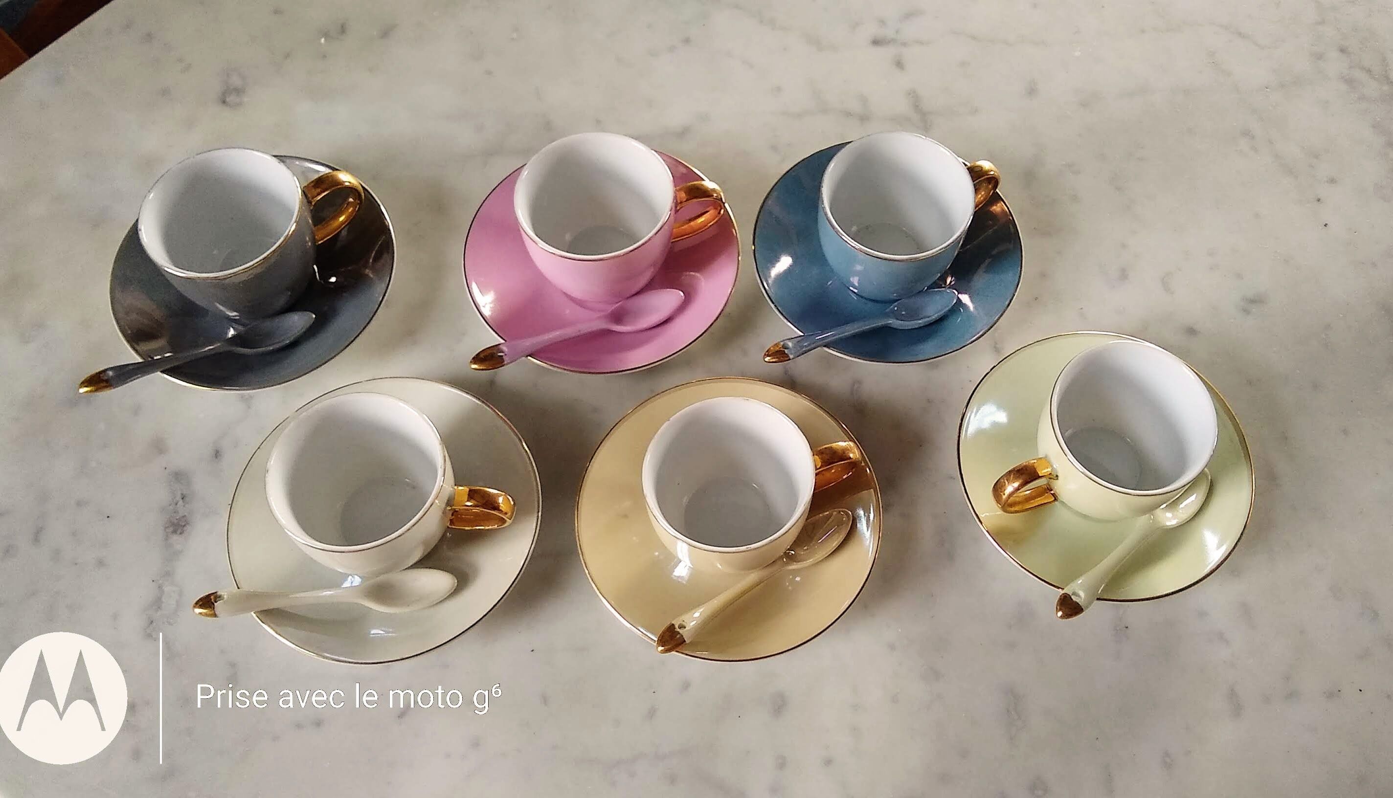 6 mocha coffee cups with saucers and spoons, colorful, golden handle, from the 60s