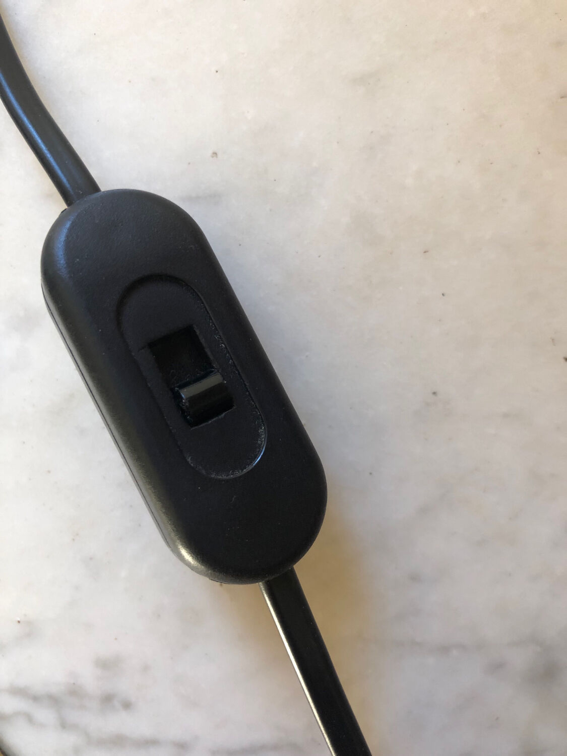 Ceramic foot table lamp