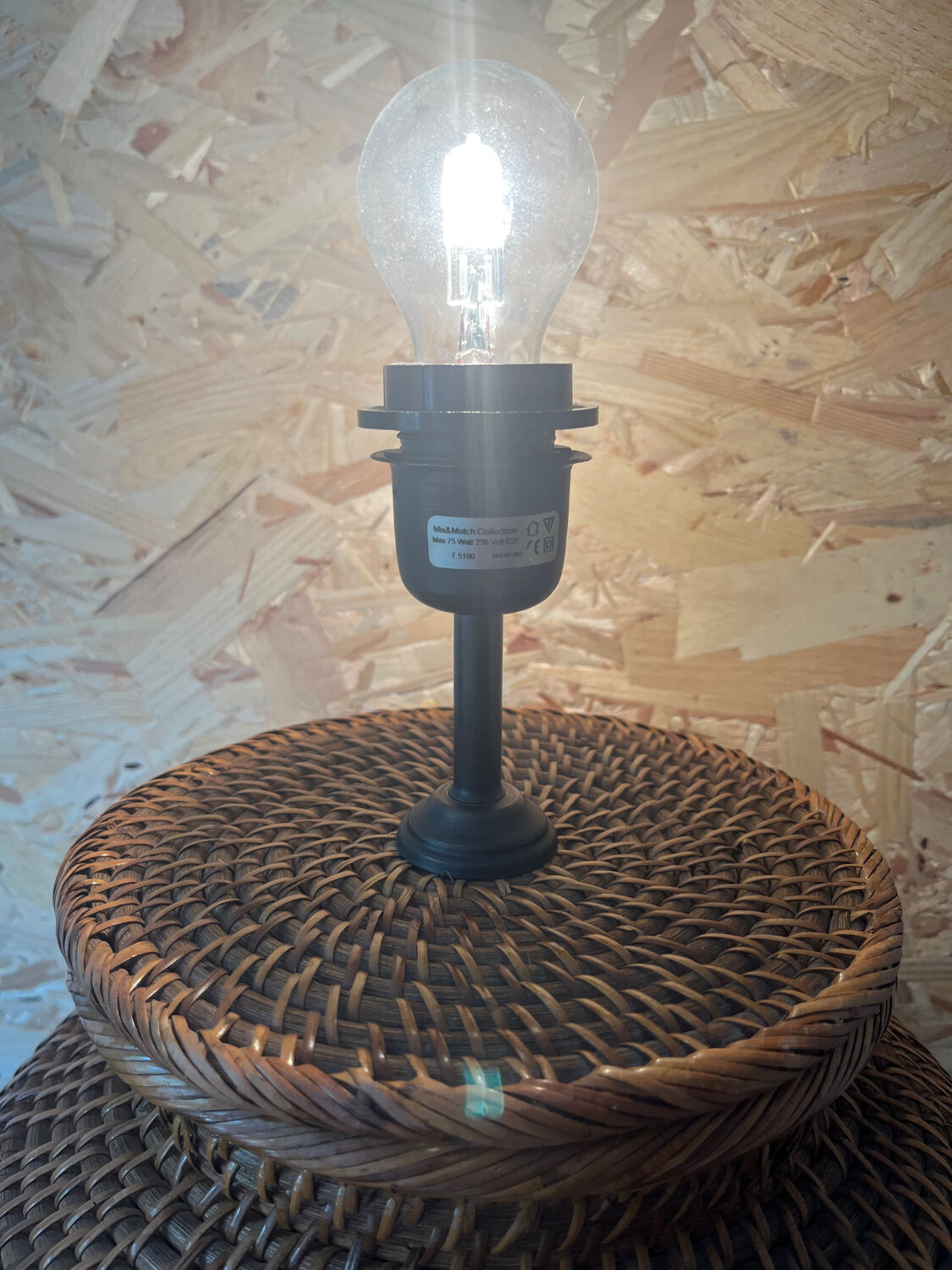 Wicker lamp foot