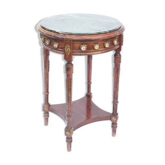 Round pedestal table