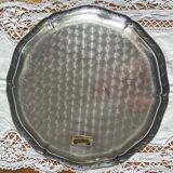 Chiseled serving tray with crossed ribbons in English silver-plated metal