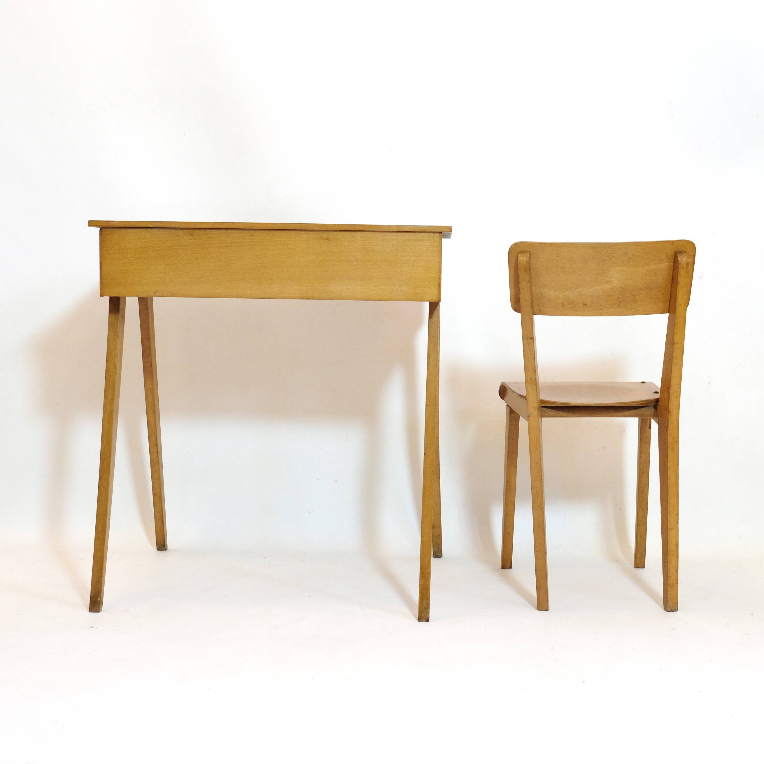 Small children's desk and chair from the 50s and 60s.