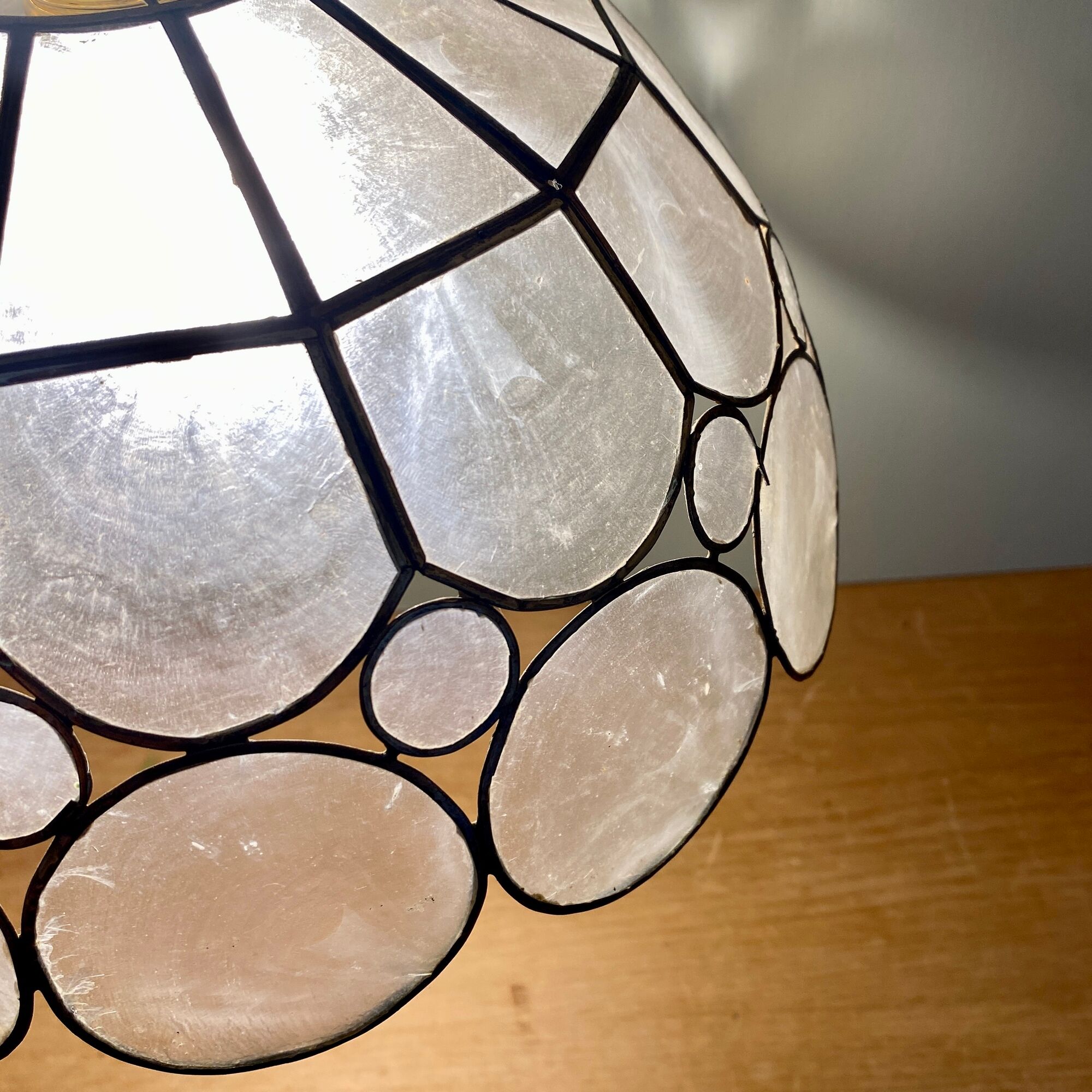 Suspension abat-jour vintage en nacre et laiton