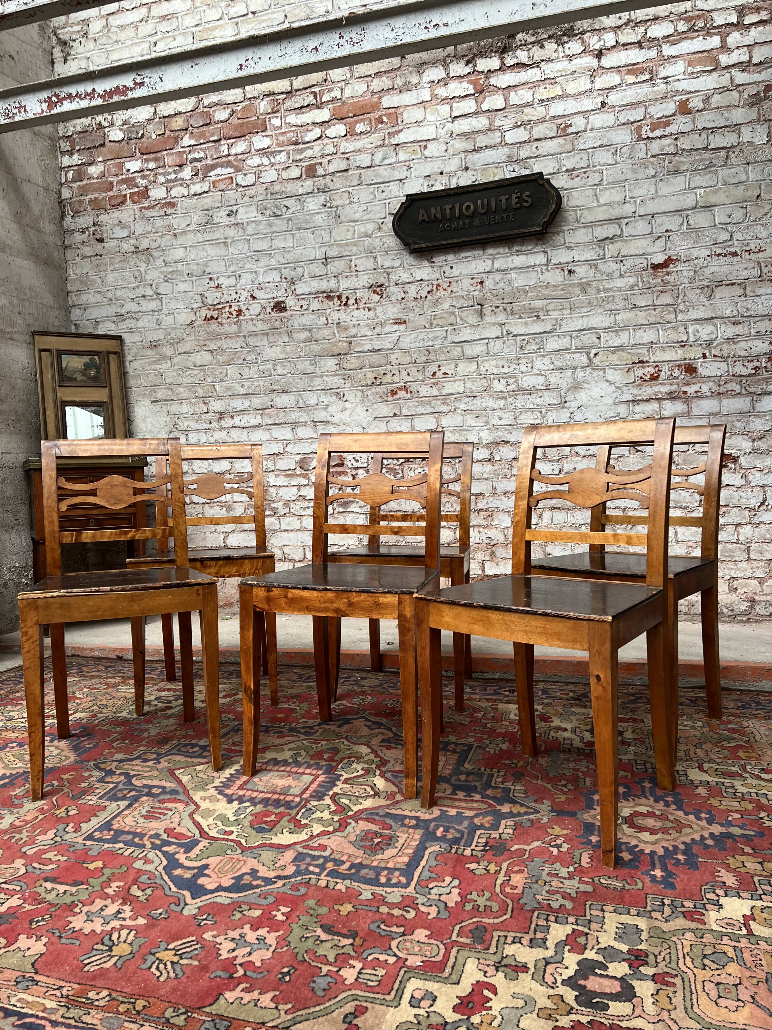 Suite de six chaises en bois naturel XIX eme siècle