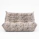 Pouf Togo et canapé 2 places tissu imprimé par Michel Ducaroy pour Ligne Roset