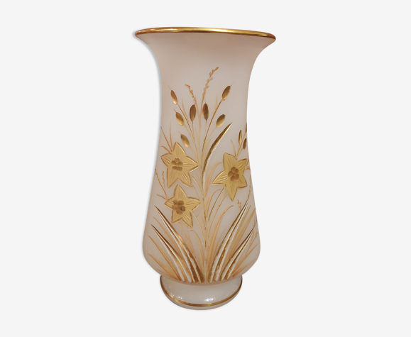 Vase en opaline savonneuse XIX ème