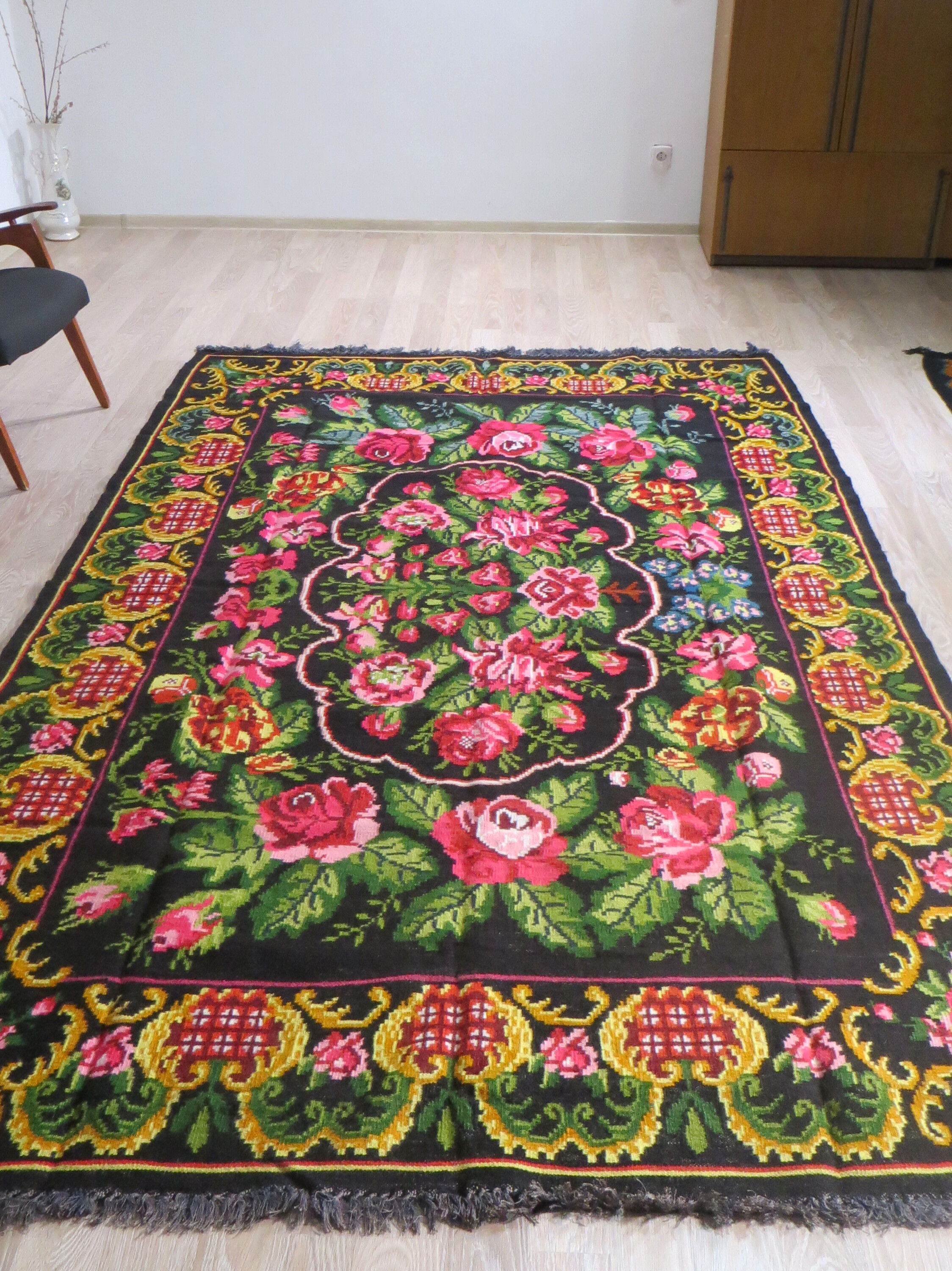 Moldovan carpet 185cm x 283cm