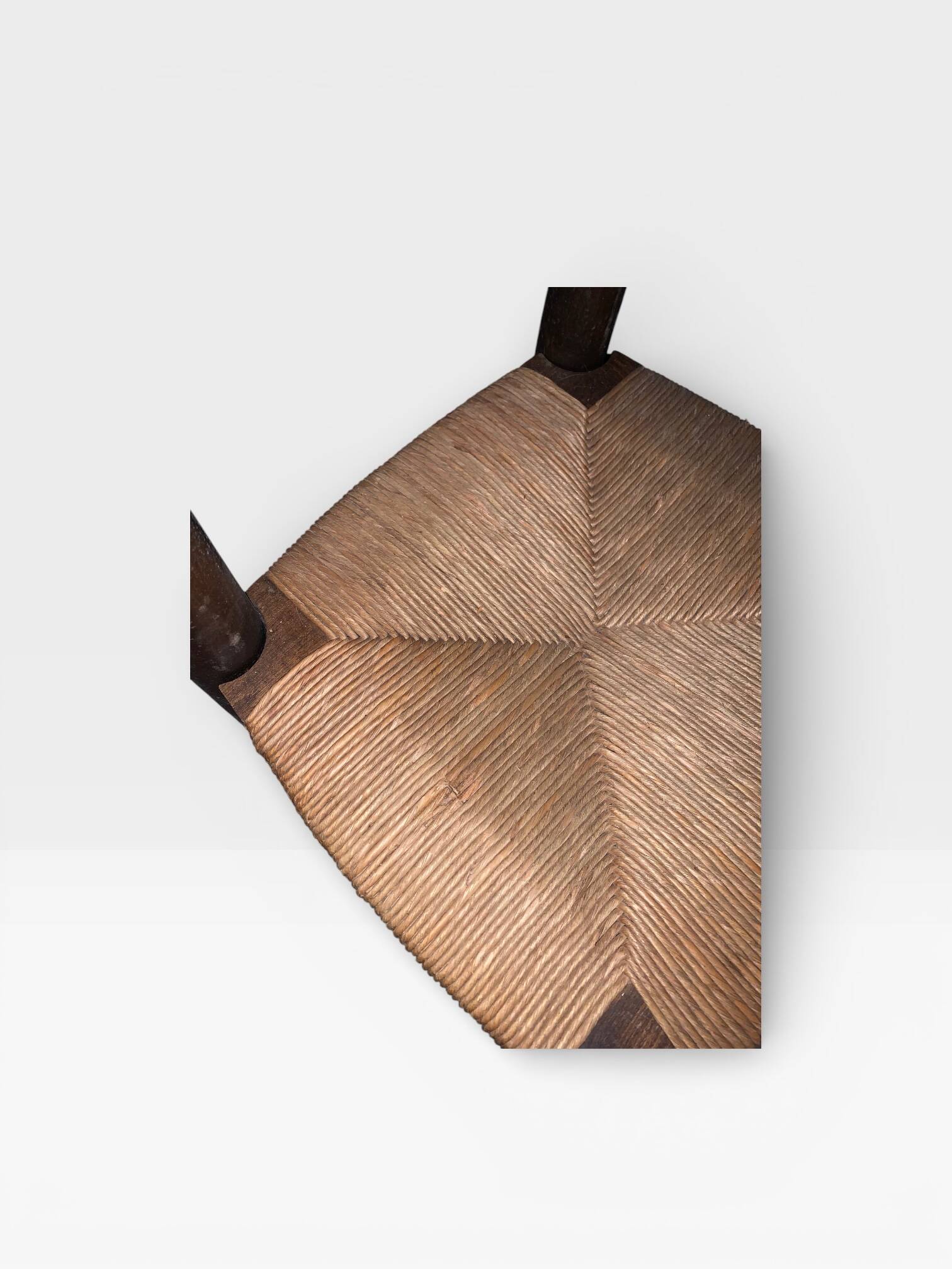 Vintage chair with a crafted backrest – Straw seat – Brocante decoration