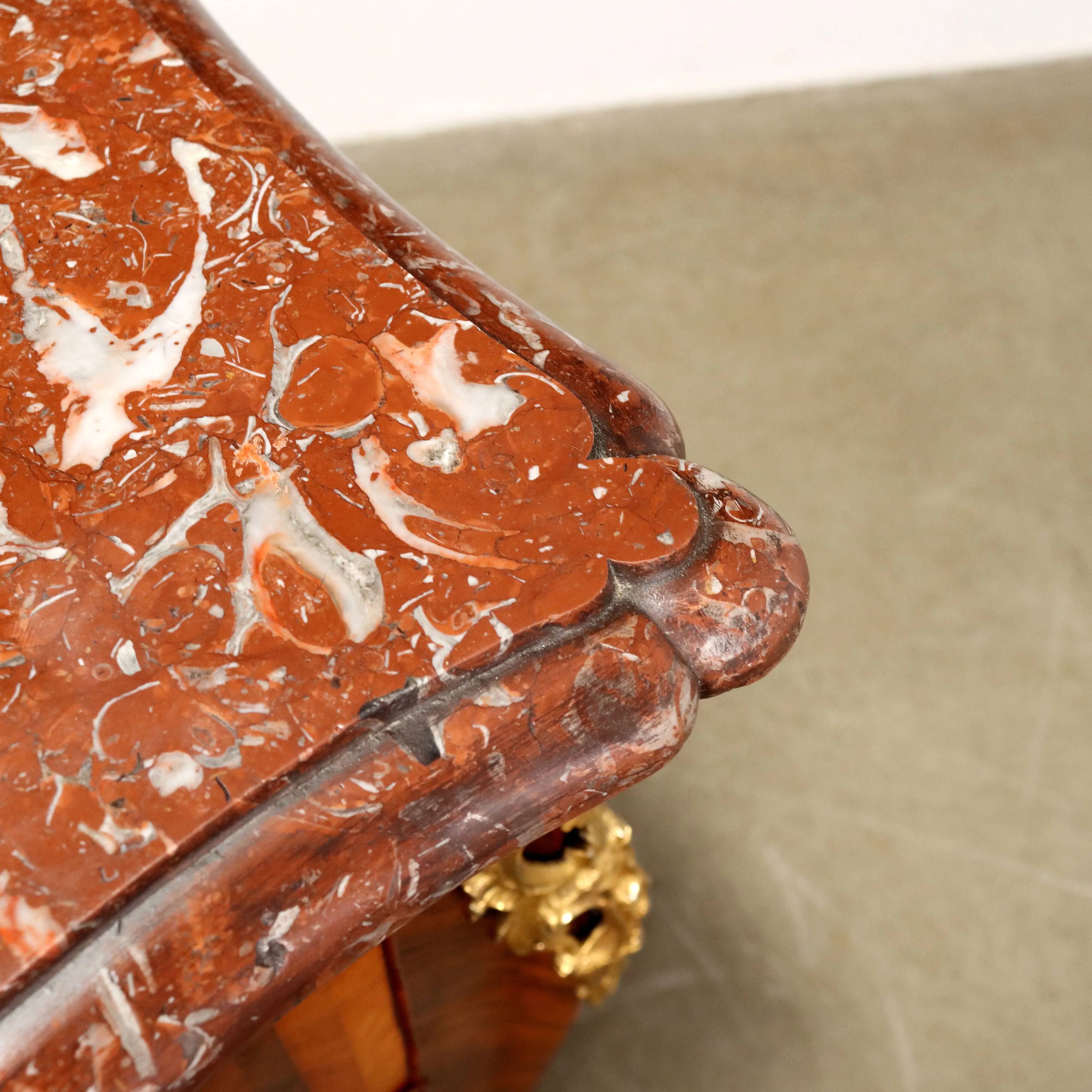Rococo Neapolitan commode in red marble, poplar and bronze, Italy 1700.