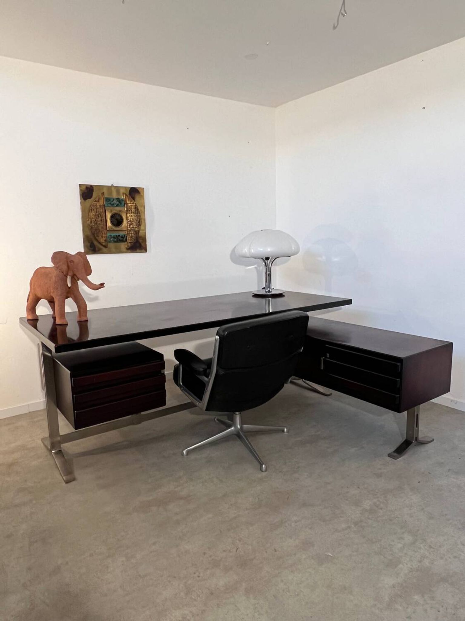 Vintage president corner desk in rosewood design by Gianni Moscatelli vintage