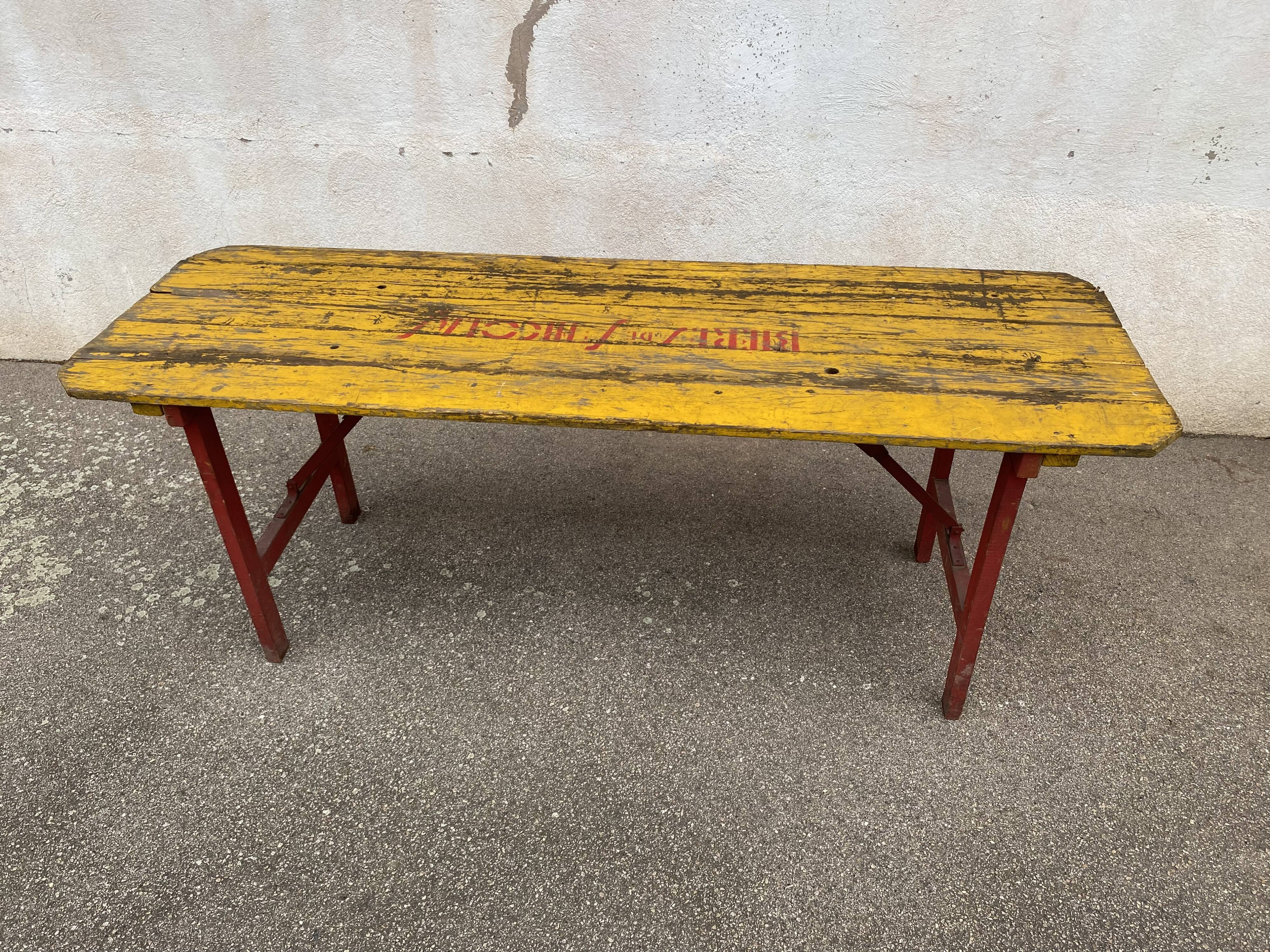 Folding brasserie table