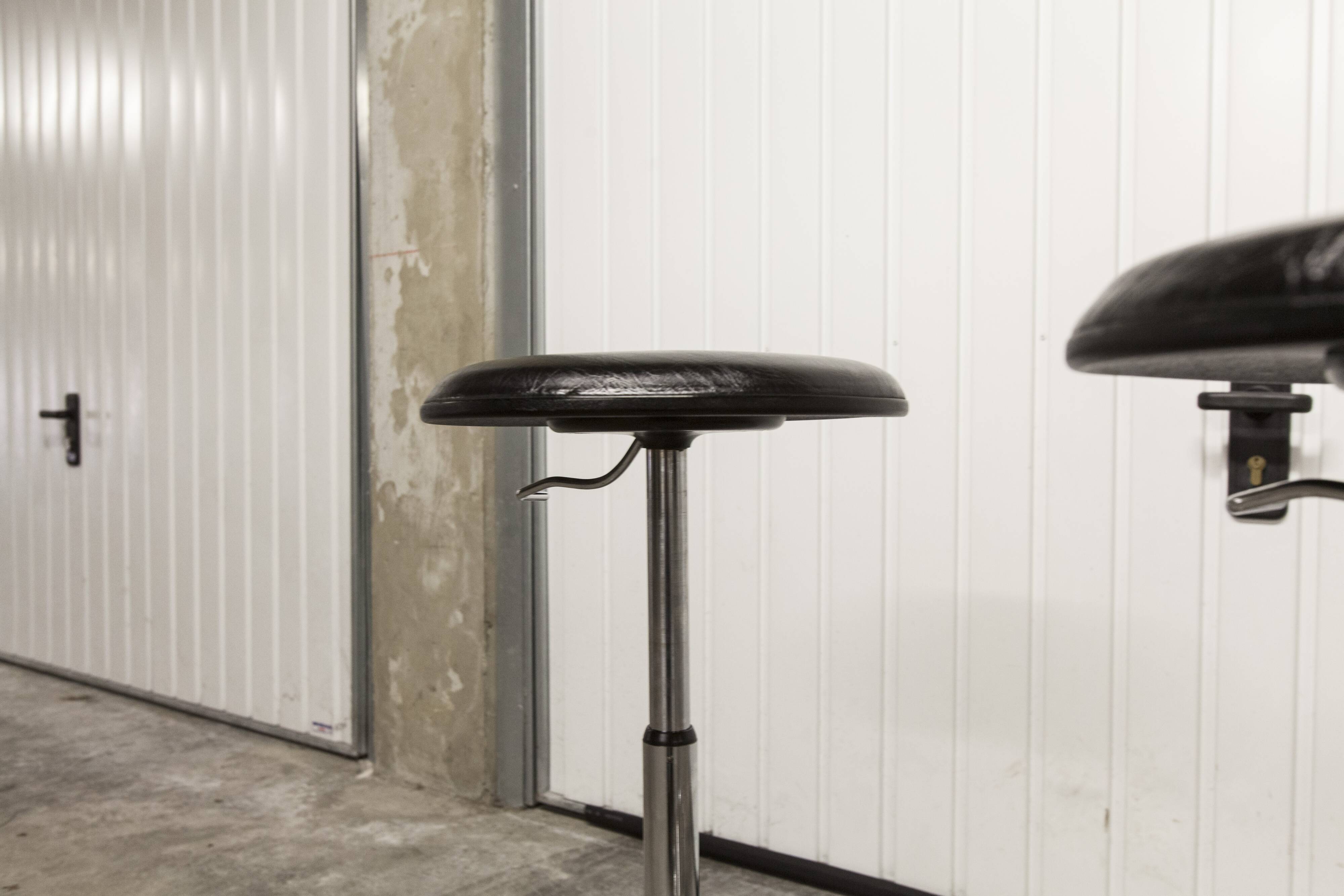 Pair of Mirima brand telescopic and rotating stools (84 to 53cm)