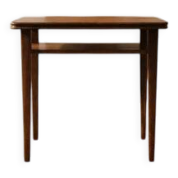 Table basse en noyer des années 50, table en bois pour le salon.