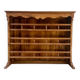 Shelf on foot