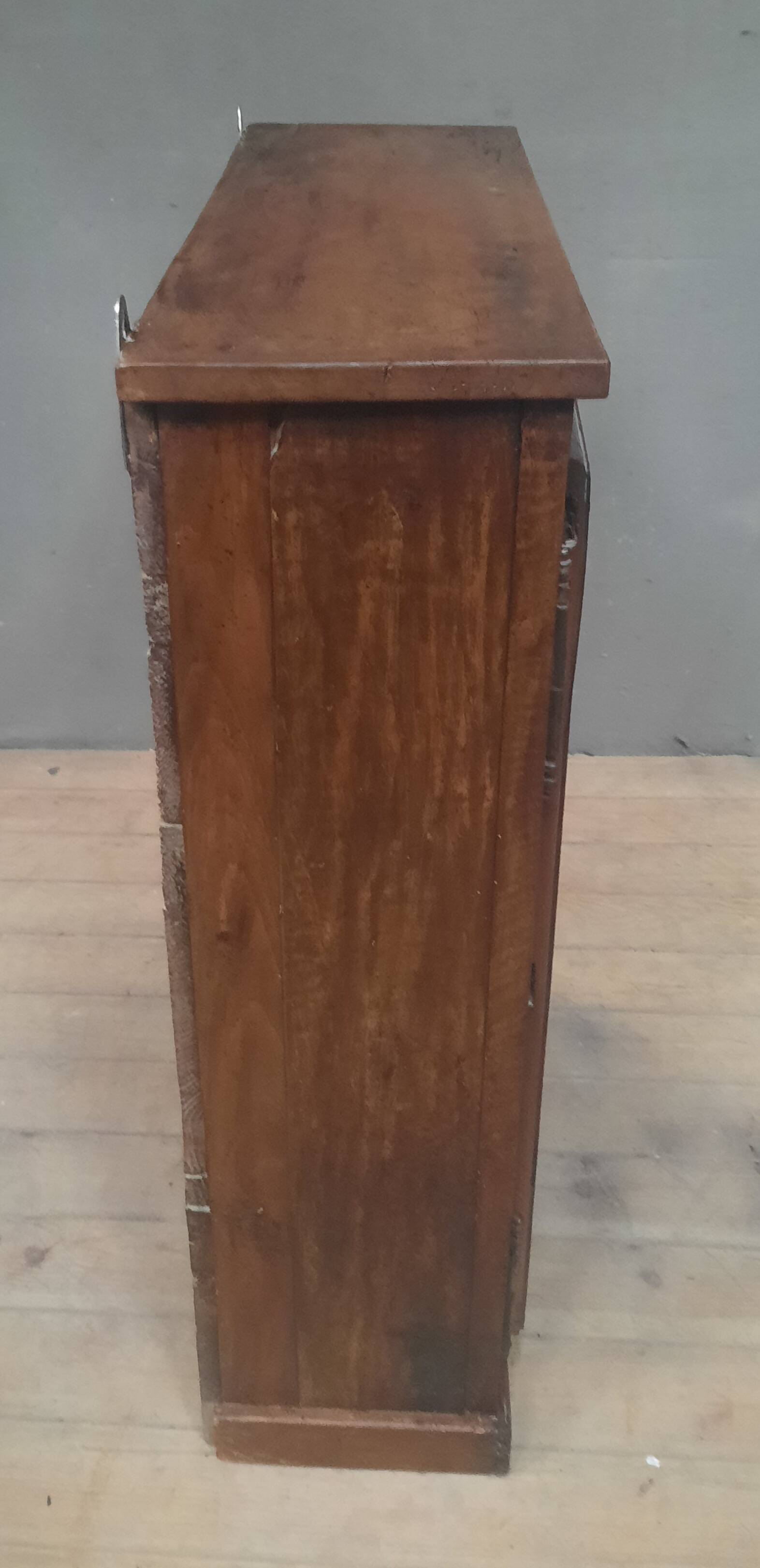 Bressane armoirette with 2 doors