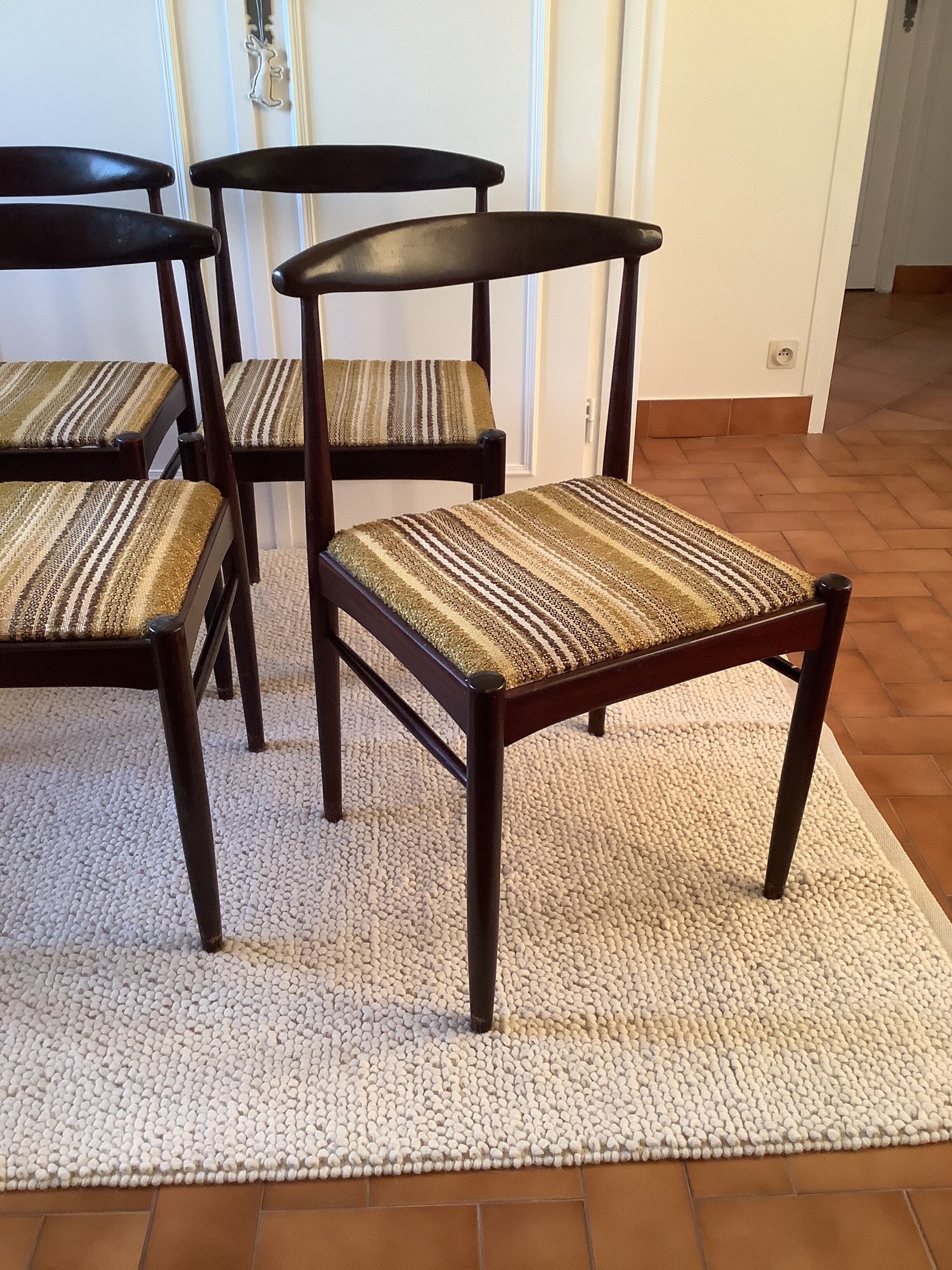 Lot of 4 Scandinavian chairs