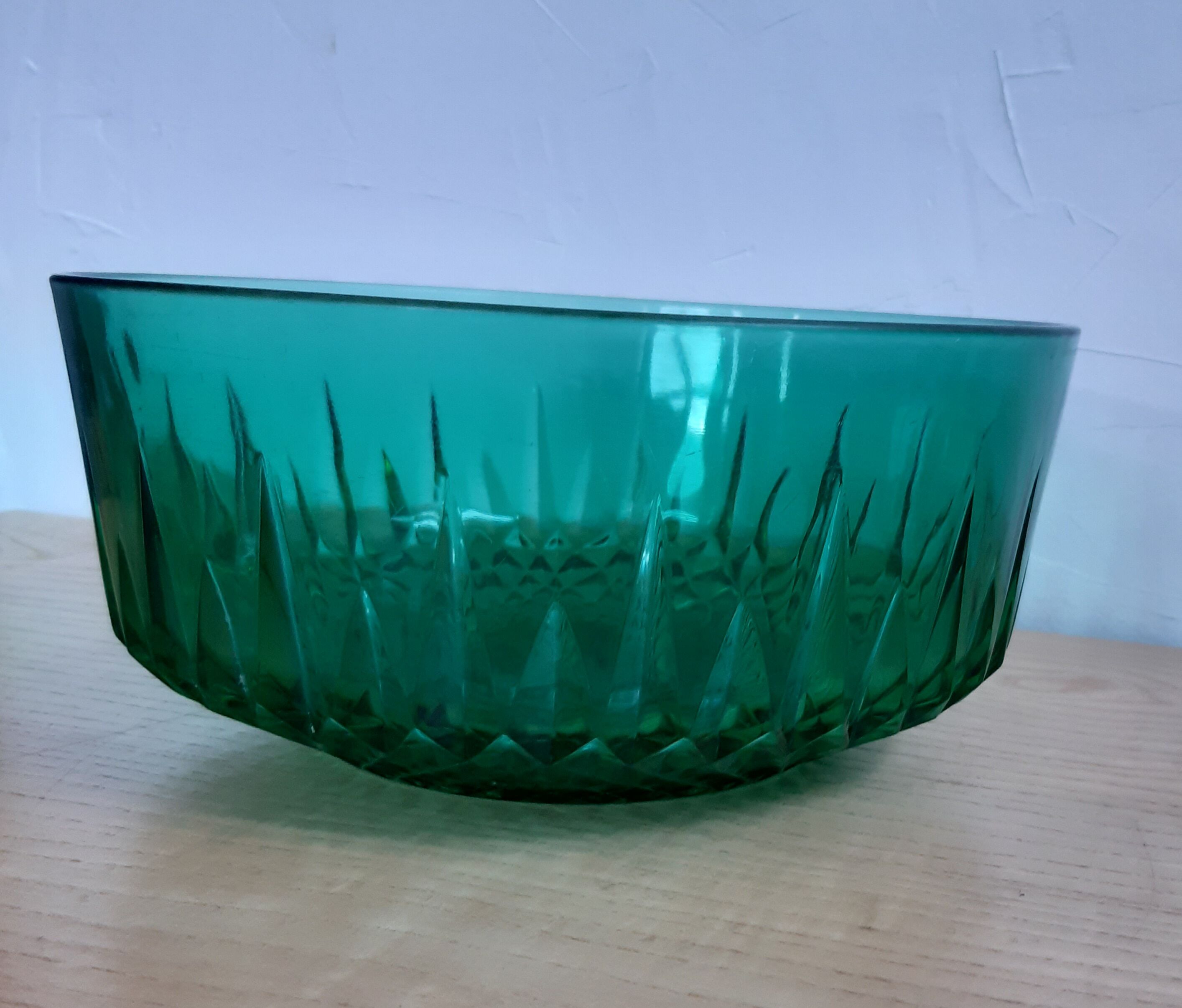 Green glass salad bowl 23 cm arcoroc