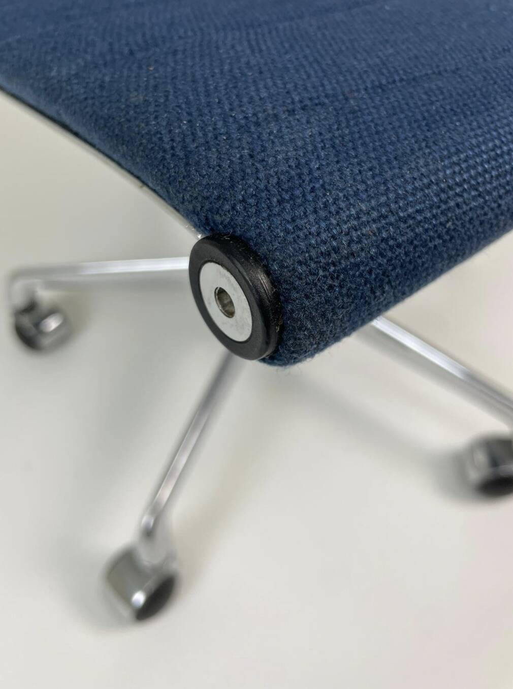 Blue fabric office chair, ICF - Charles Eames, Ray Eames - EA108 aluminum group