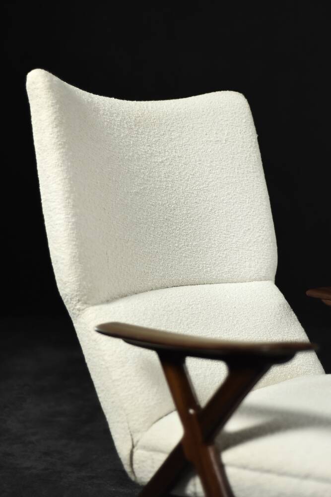 Fauteuil haut de salon vintage en teck et tissu bouclé blanc du milieu du siècle norvégien, années 1960