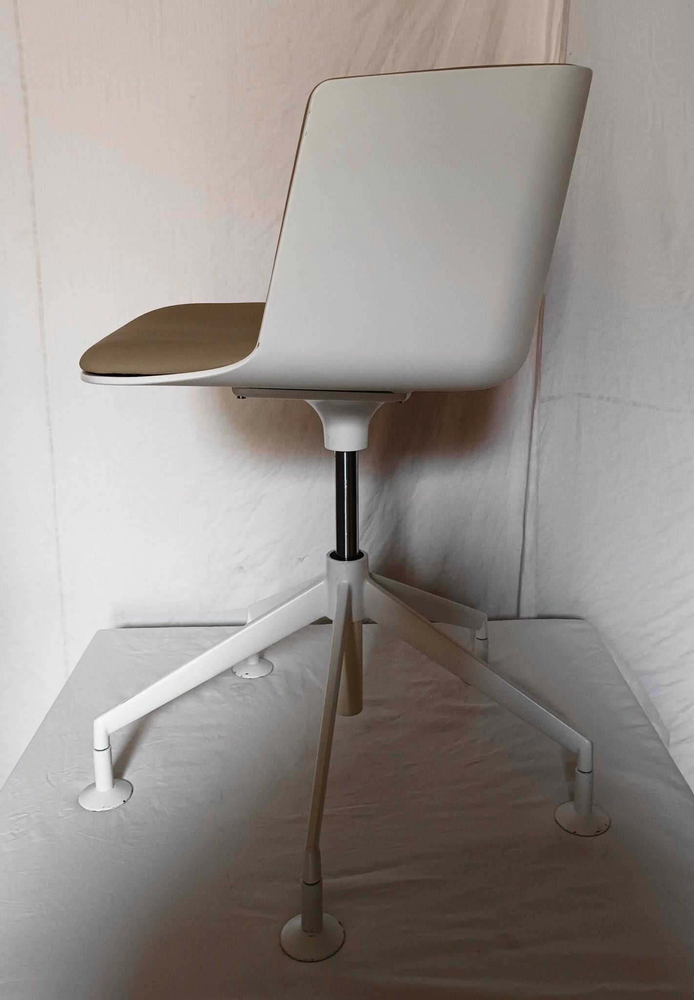 "Cut" office chair by Francesco Rota for Lapalma