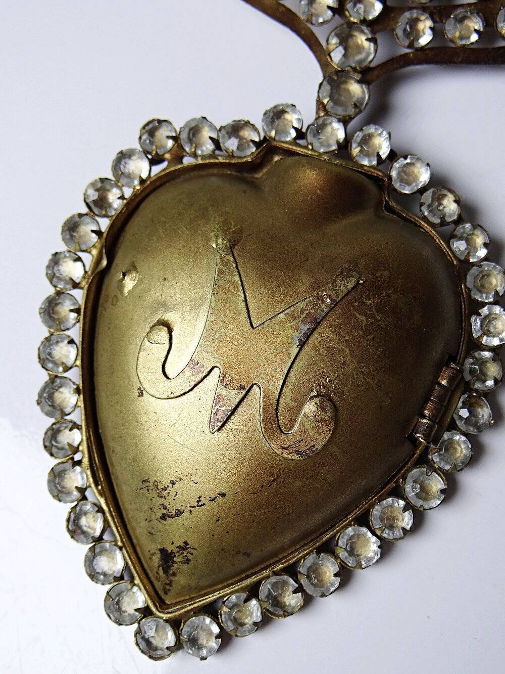 Ex-voto ancien cœur enflammé de Marie pomponne serti de strass, XIXe-XXe