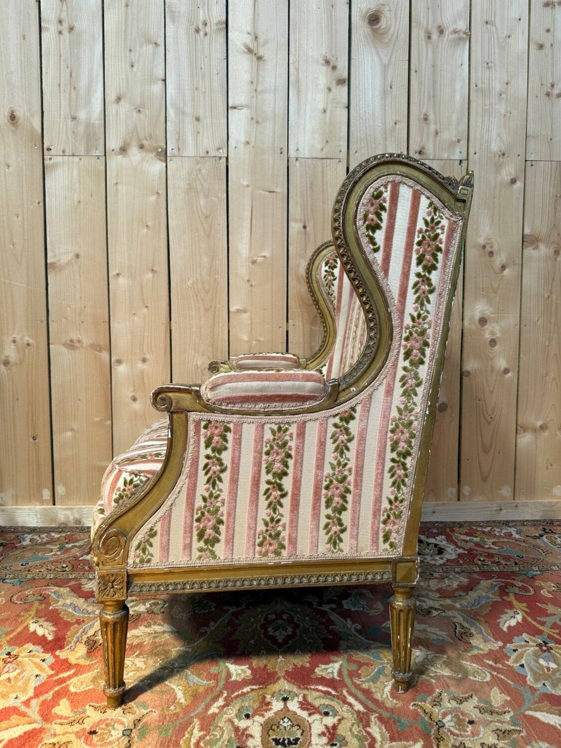 Fauteuil - Bergère à oreilles style Louis XVI "JANSEN"