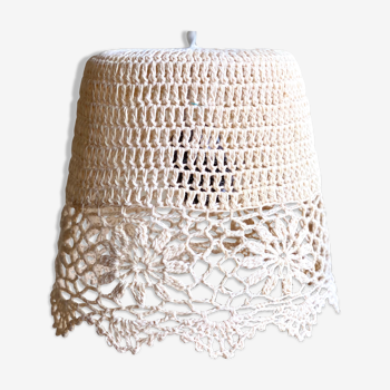 Suspension en crochet beige