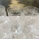 Verres à pied anciens gravés et carafe