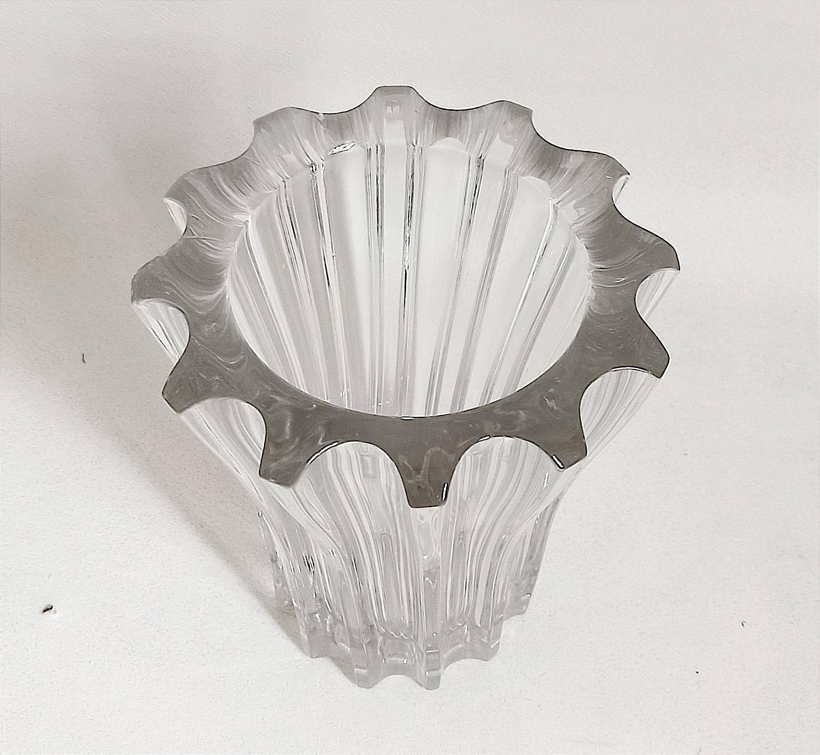 Art Deco vase Pierre D'Avesn molded glass Height 17 cm