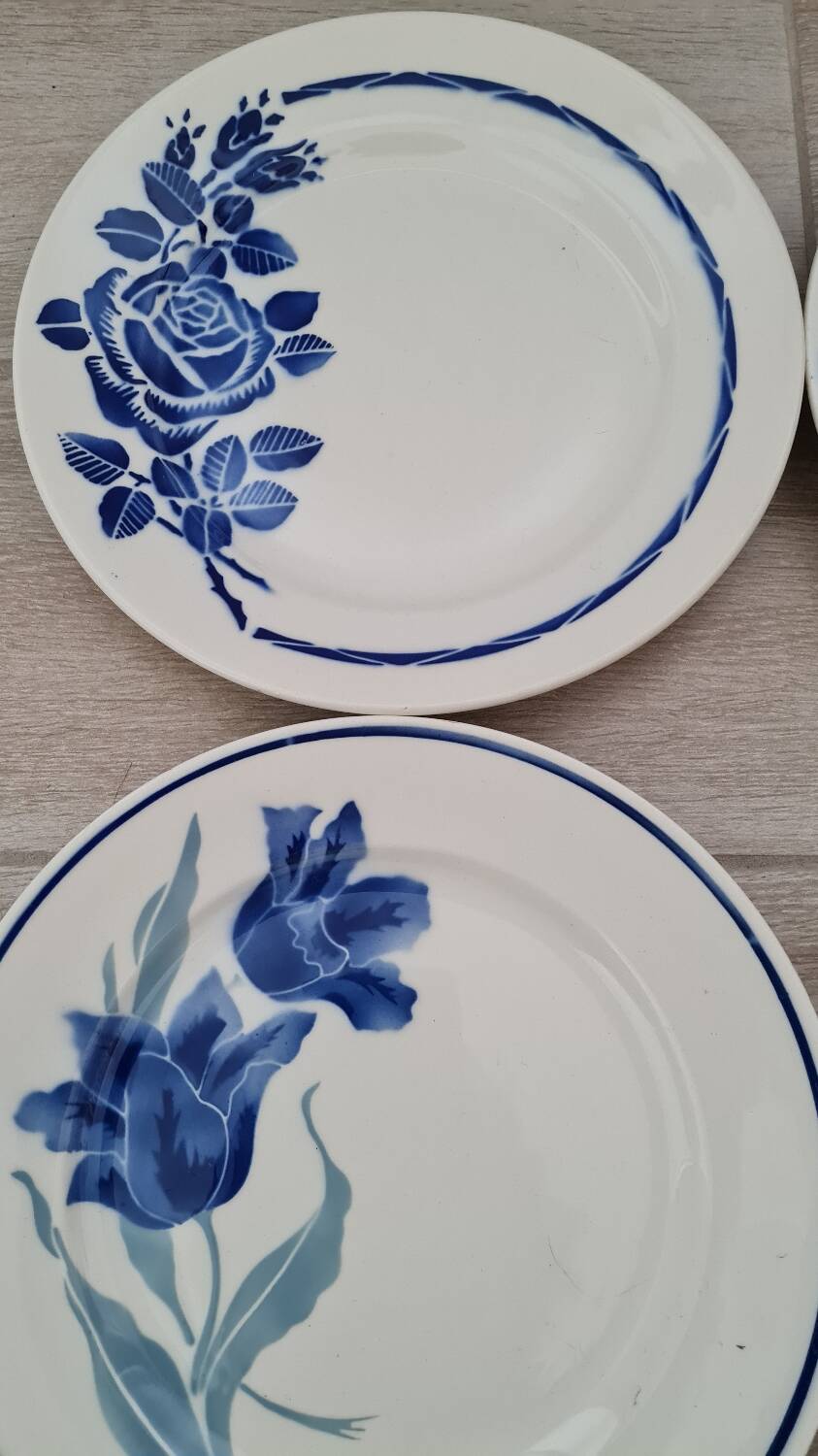 6 Blue plates