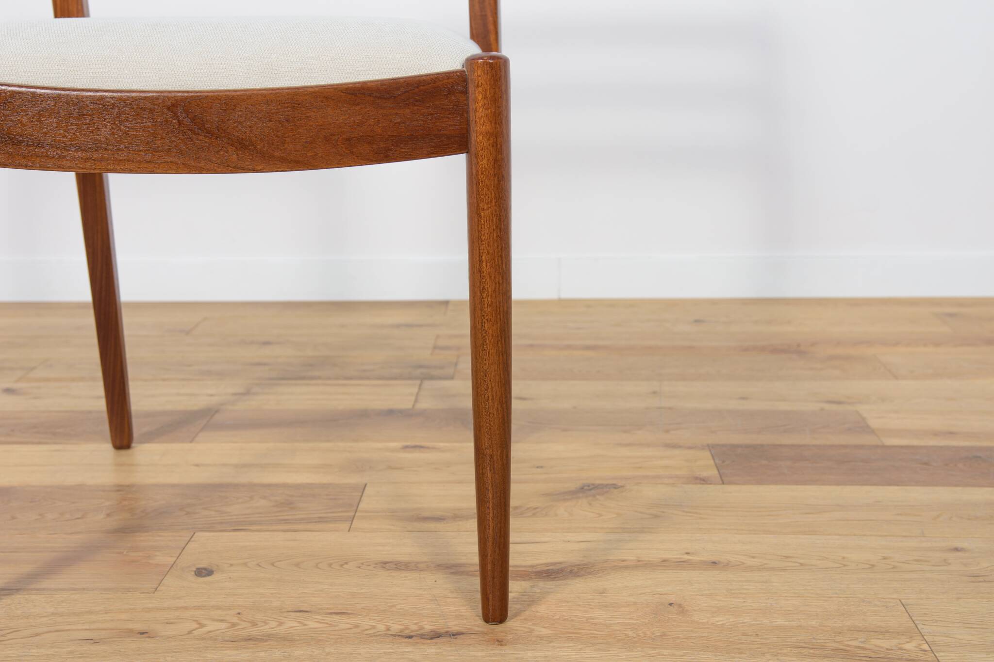 Set of 8 teak dining chairs by Victor Wlkins for G-Plan, 1960s