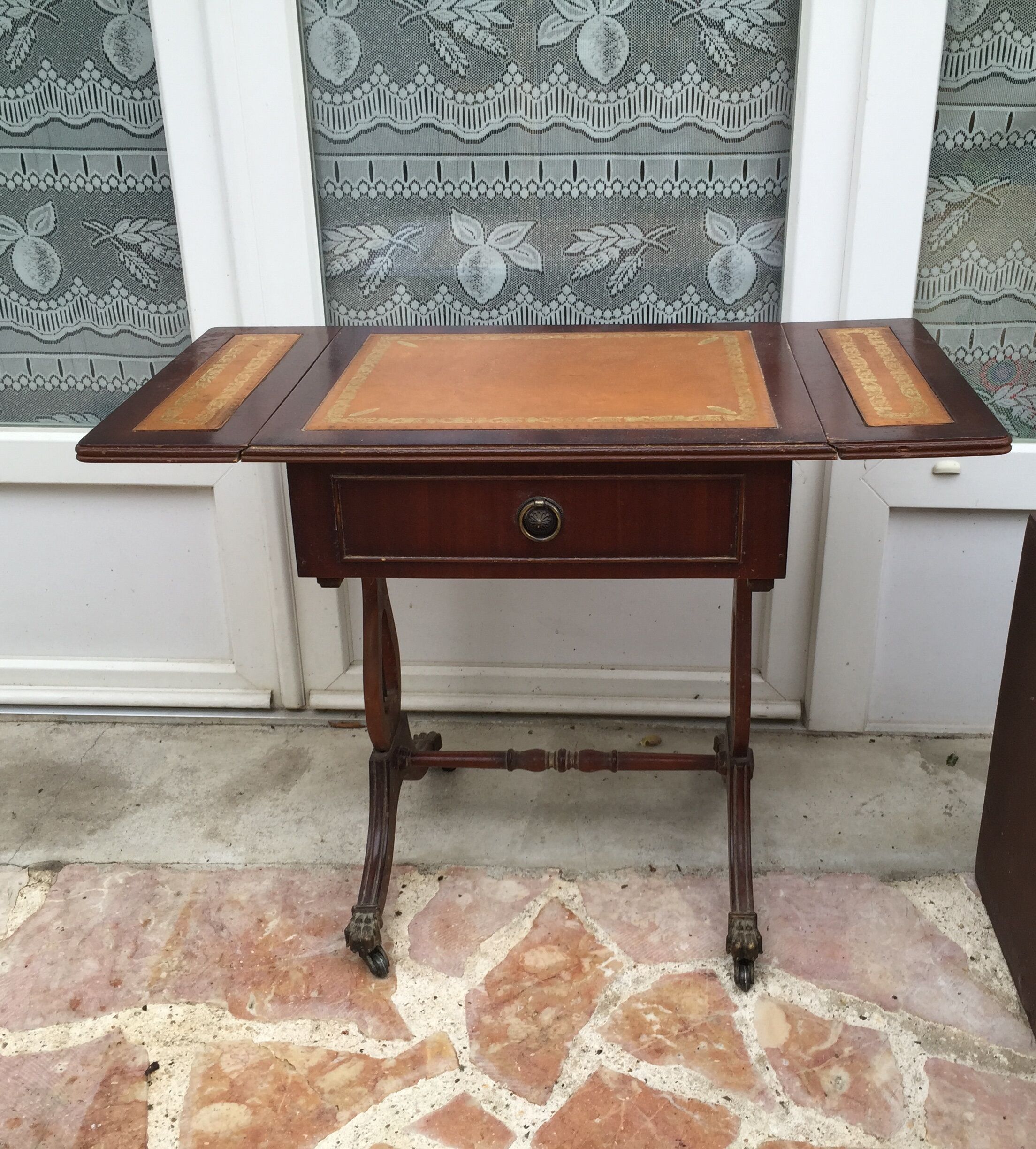 English-style side table