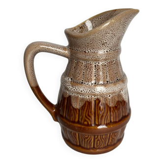 Sandstone pitcher