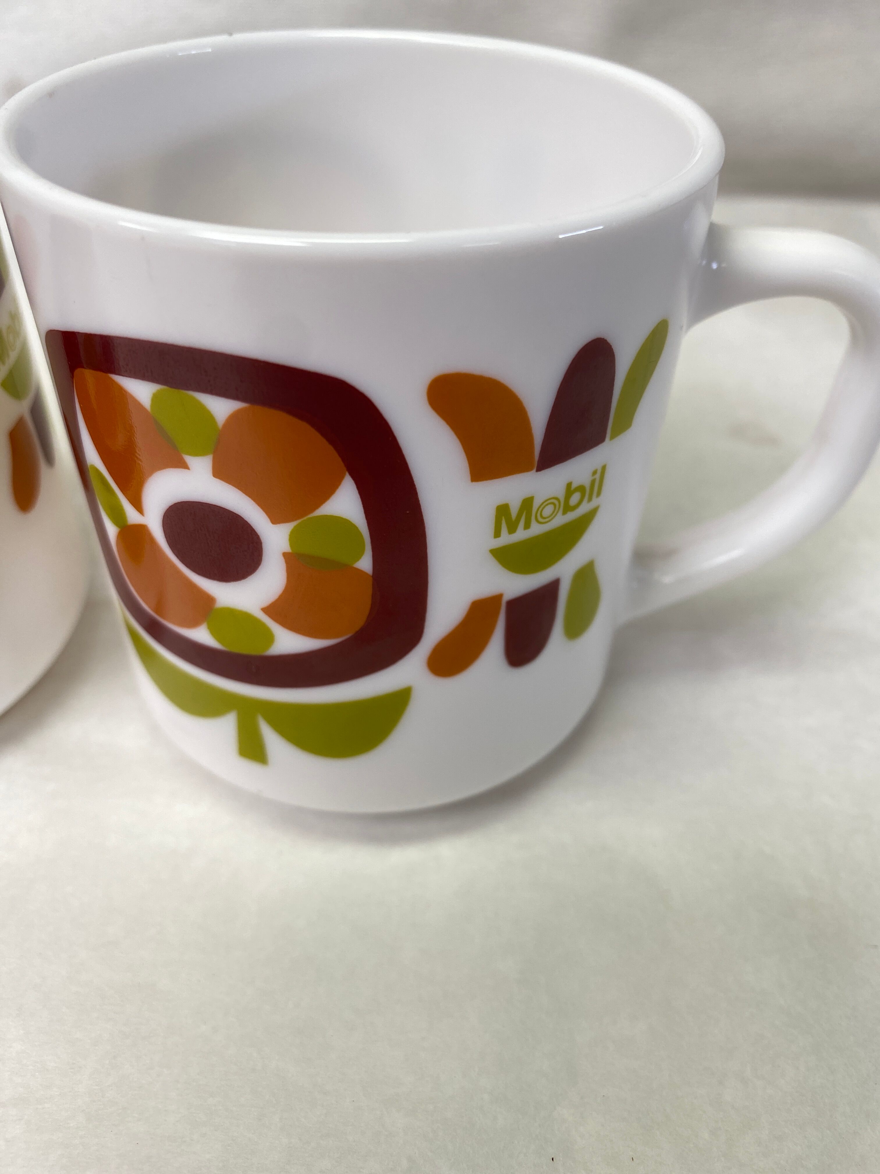 Set of 2 cups vintage Mobil mugs