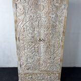 Armoire ancienne en bois blanc