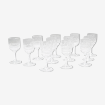 12 Verres à vin blanc en cristal taillé - Signés - H 12,5cm