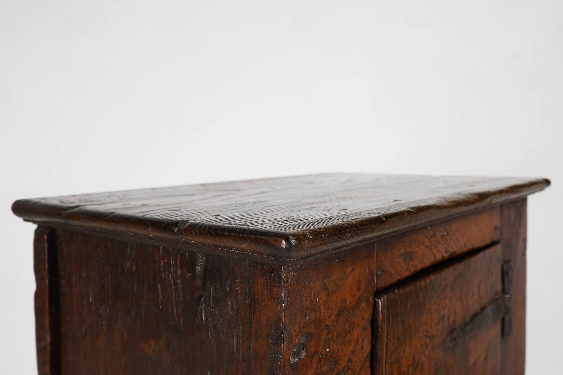 Rare French 16th century oak cabinet with beautiful patina