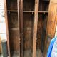 Ancien vestiaire d'usine en bois