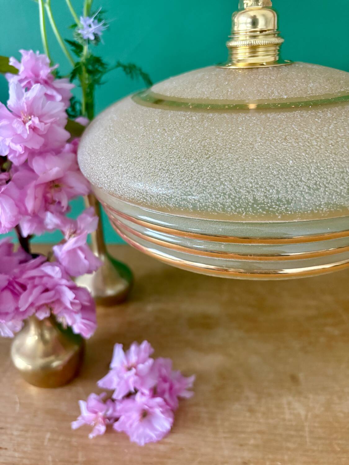 Suspension vintage lampshade in frosted yellow and gold glass