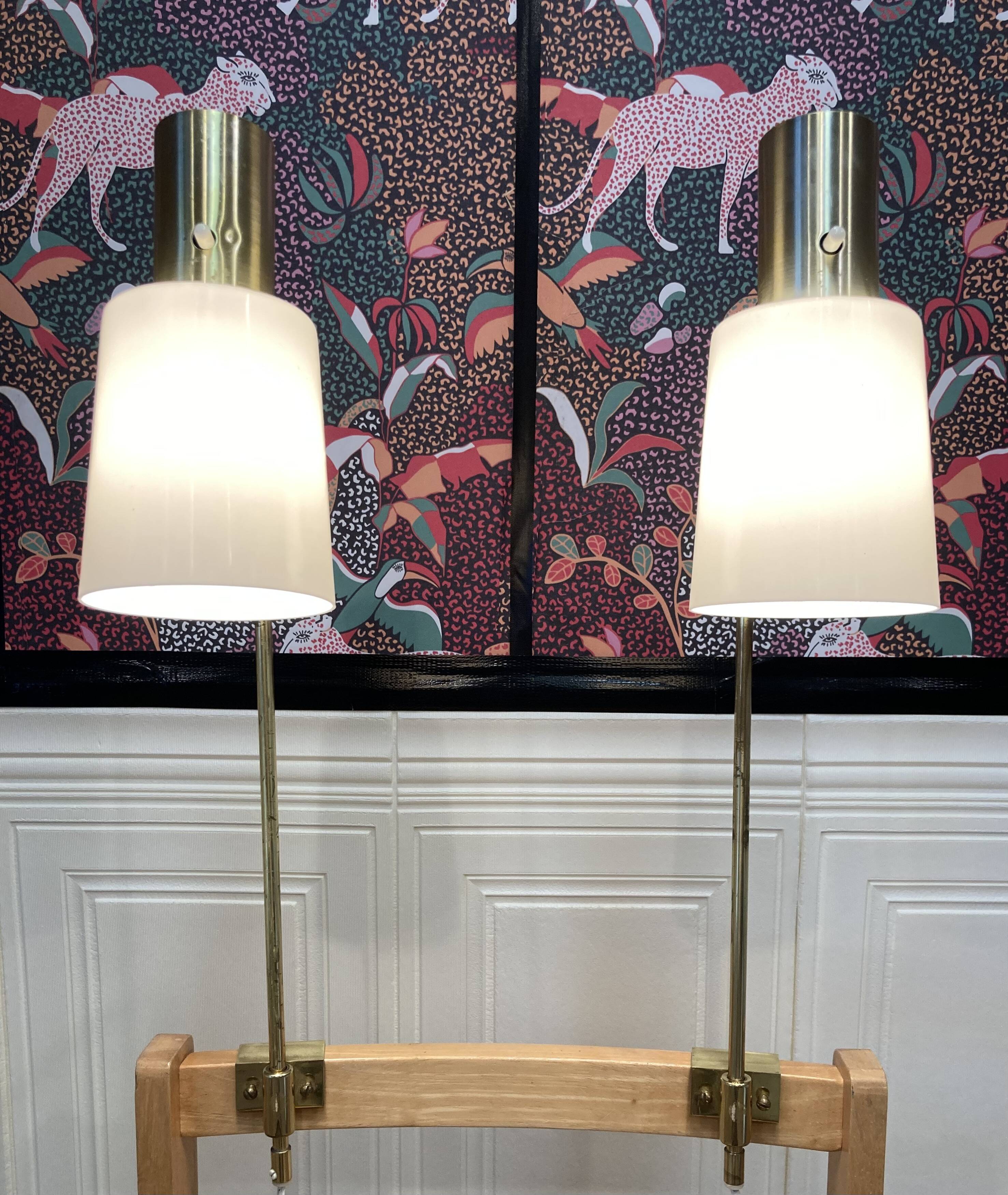 Paire de grandes lampes modulables industrielles 1950.