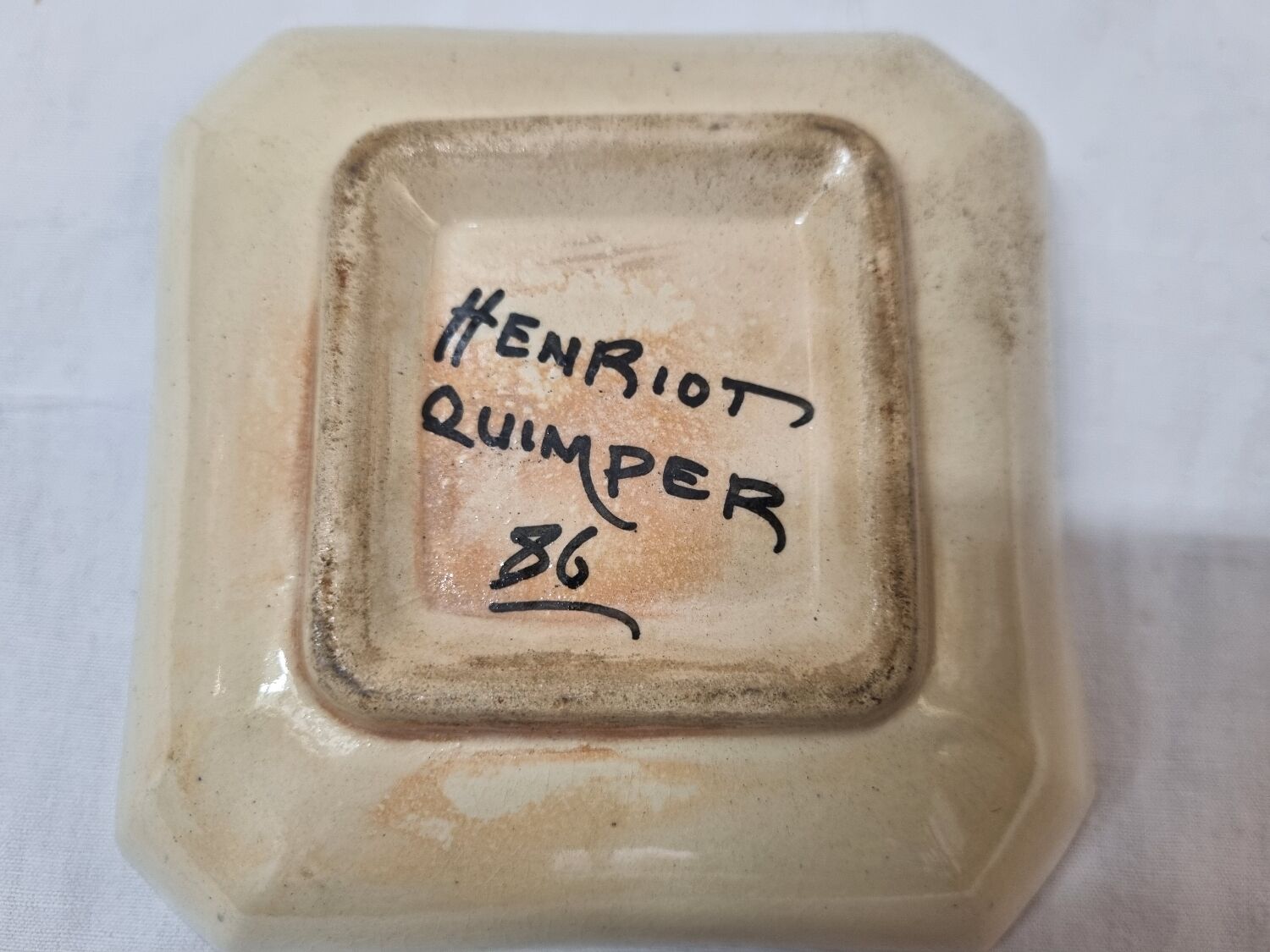 Henriot Quimper earthenware cup, 1920/30