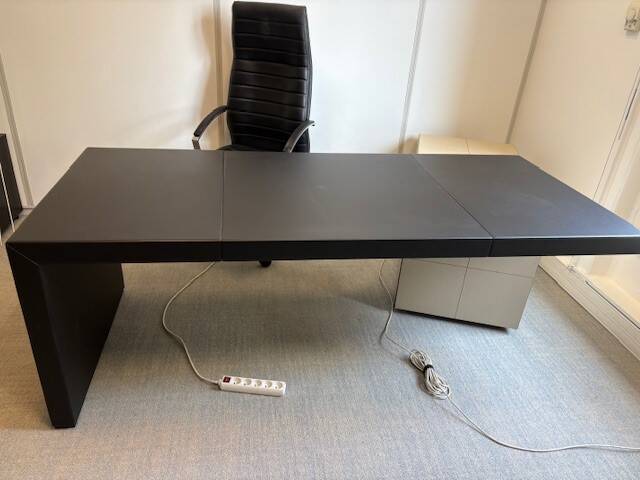 Poltrona Frau Executive Desk - Leather