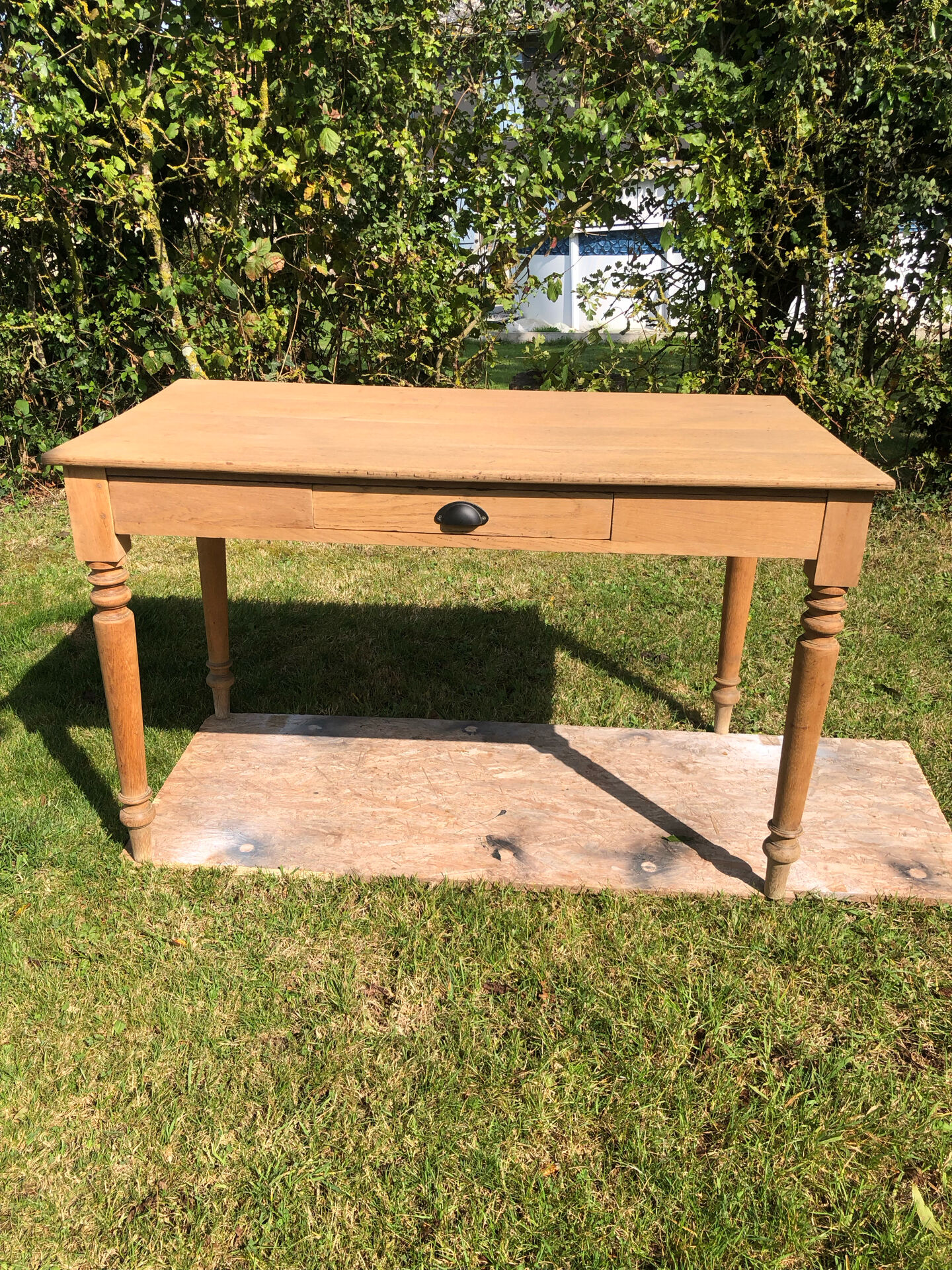 Desk table