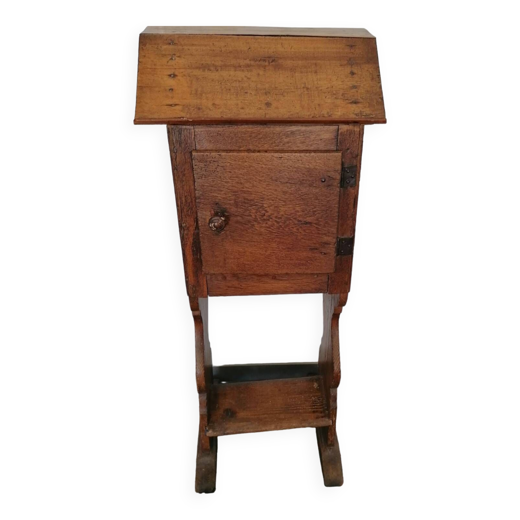 High lectern in waxed wood opening onto a 19th century leaf