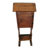 High lectern in waxed wood opening onto a 19th century leaf