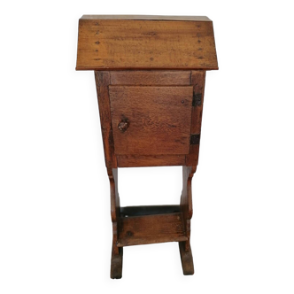 High desk in waxed wood opening onto a 19th century leaf