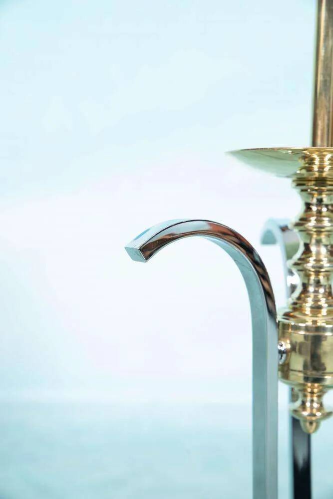 Vintage brass table lamp in Hollywood Regency style from the 50s/60s.